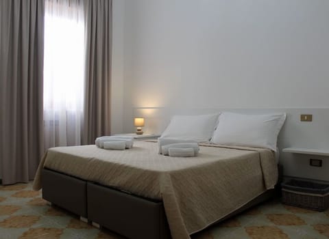 Double or Twin Room, Shared Bathroom (Mirto) | 1 bedroom, premium bedding, minibar, desk