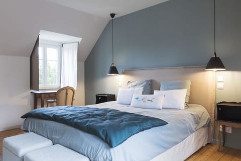 Suite (Chausey) | 1 bedroom, premium bedding, desk, iron/ironing board