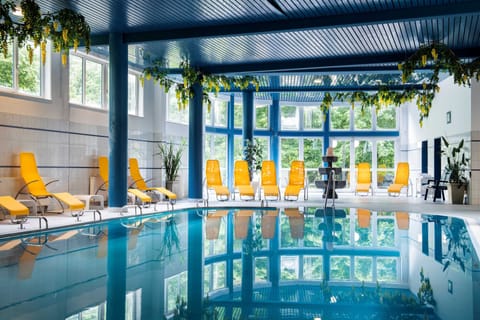 Indoor pool, sun loungers