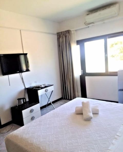 Executive Suite | 1 bedroom, iron/ironing board (on request), WiFi (free), bed sheets