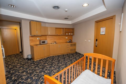 Family Room, Multiple Beds | 1 bedroom, minibar, in-room safe, soundproofing
