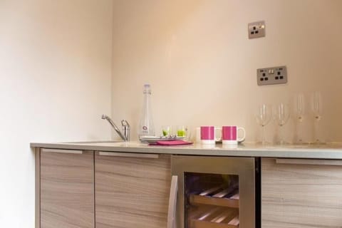 Espresso maker, electric kettle