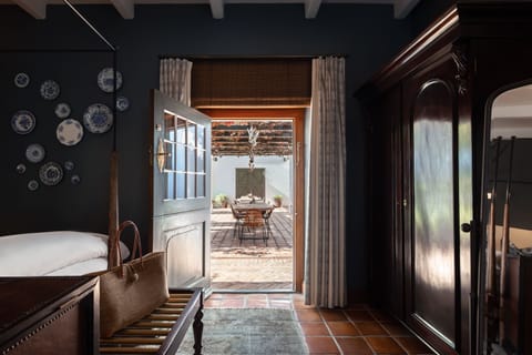 Twyfeling C | 1 bedroom, free minibar, in-room safe, individually decorated