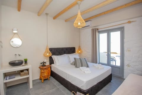 Deluxe Apartment (for 3) | Soundproofing, free WiFi, bed sheets