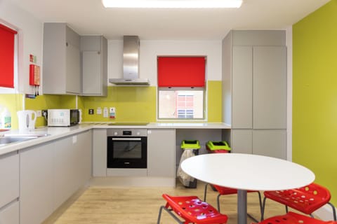 Basic Single Room (with en-suite) | Private kitchen | Shared fridge, microwave