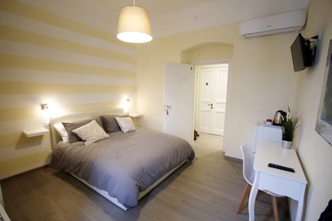 Double Room | Desk, free WiFi, bed sheets