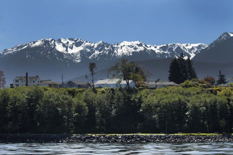 The Bluff House is the premier lodging available in Port Angeles.
