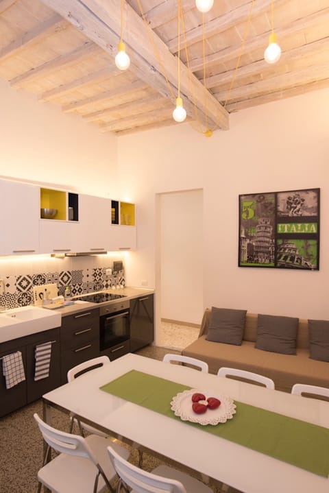 Basic Apartment, 4 Bedrooms | Private kitchen | Fridge, oven, stovetop, dishwasher