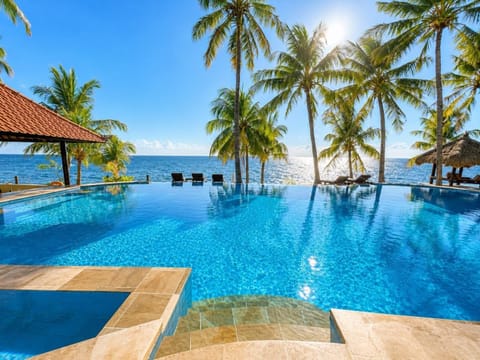 2 outdoor pools