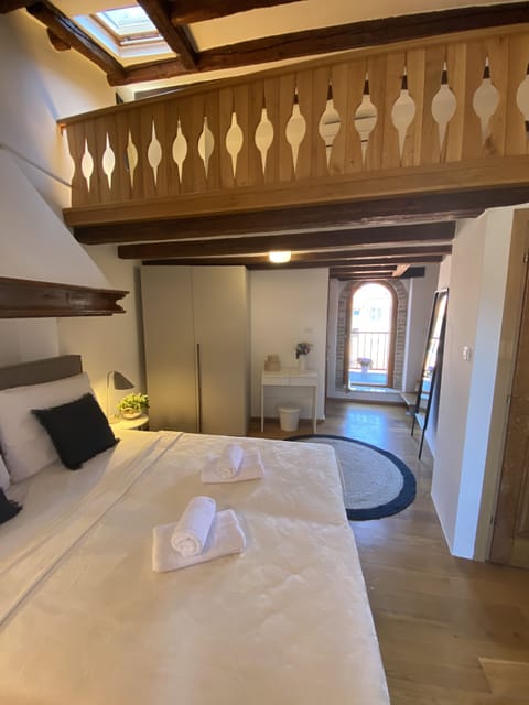 City Suite, 1 Queen Bed with Sofa bed | Premium bedding, minibar, in-room safe, desk