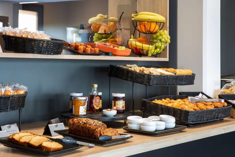 Daily buffet breakfast for a fee