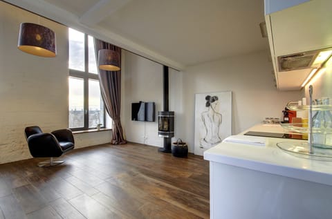 Business Loft 65 | Private kitchen | Fridge, microwave, oven, stovetop