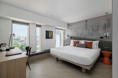 Standard Room, 1 Queen Bed | In-room safe, rollaway beds, free WiFi