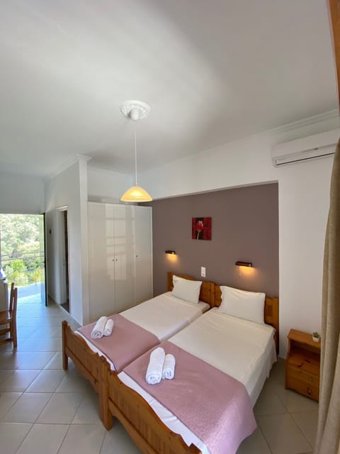 Studio | Free cribs/infant beds, free WiFi, bed sheets