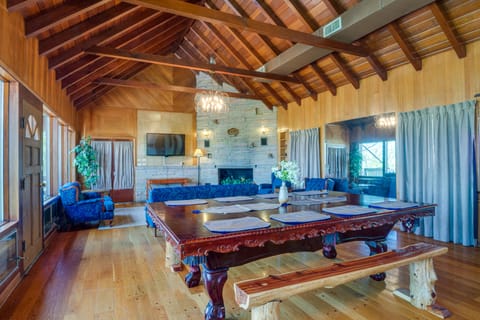 Burkesville Vacation Rental | 4BR | 2.5BA | 4,500 Sq Ft | Stairs Required