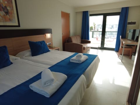 Minibar, desk, blackout drapes, soundproofing