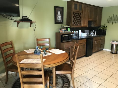 Kitchenette and eating area in the common room