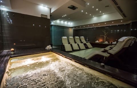 Couples treatment rooms, sauna, hot tub, steam room, Turkish bath
