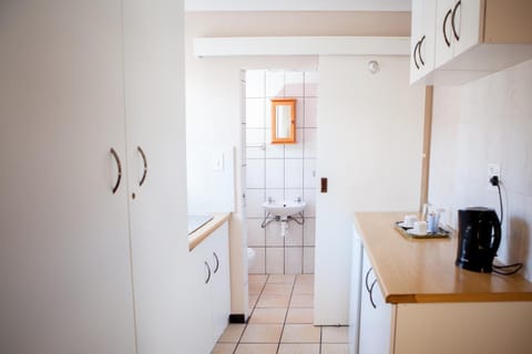 Deluxe Double or Twin Room | Bathroom | Deep soaking tub, rainfall showerhead, free toiletries, towels