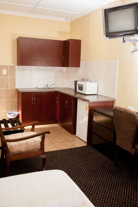 32-inch Smart TV with satellite channels, TV