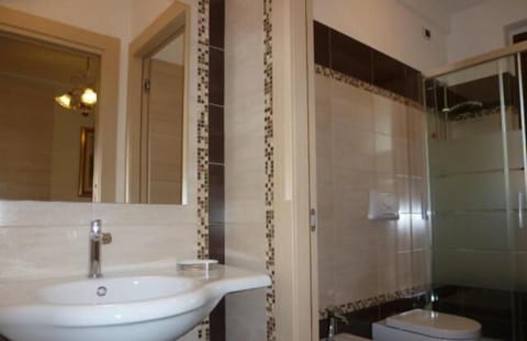 Shower, free toiletries, hair dryer, bathrobes