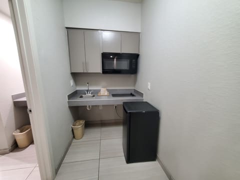 Standard Room, 2 Queen Beds, Accessible | Private kitchen