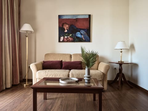 Honeymoon Suite, Balcony, Sea View | Living area | TV