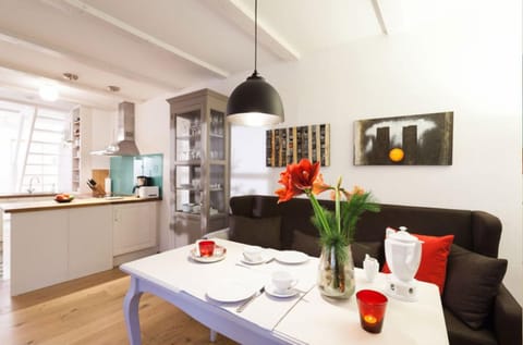 Apartment, 2 Bedrooms (incl. 48€ cleaning fee) | In-room dining