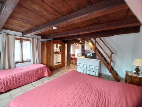 Classic Studio | Desk, free WiFi, bed sheets