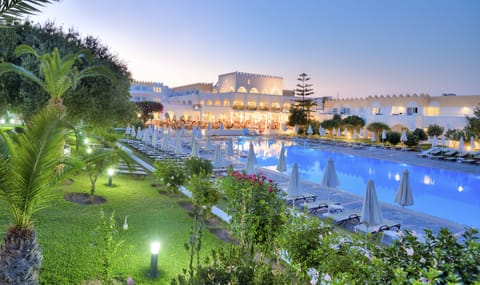 2 outdoor pools, pool umbrellas, sun loungers
