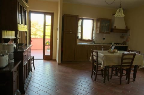 Fridge, oven, stovetop, cookware/dishes/utensils