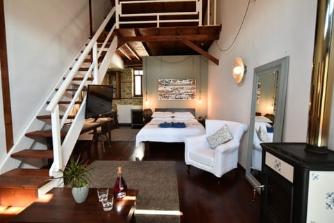 Suite | Memory foam beds, soundproofing, iron/ironing board