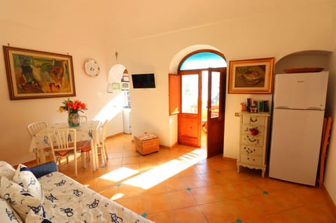 House, 1 Bedroom, Smoking, Terrace | Living area | 36-inch flat-screen TV with cable channels