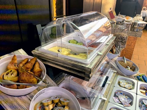 Daily buffet breakfast for a fee