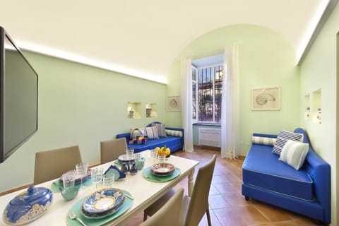 Apartment, 1 Bedroom, Kitchen, Beachside | In-room dining