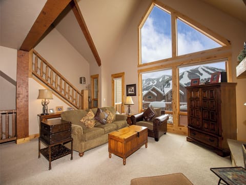 Relax in your vaulted living room while gazing at stunning mountain views through floor-to-ceiling windows.