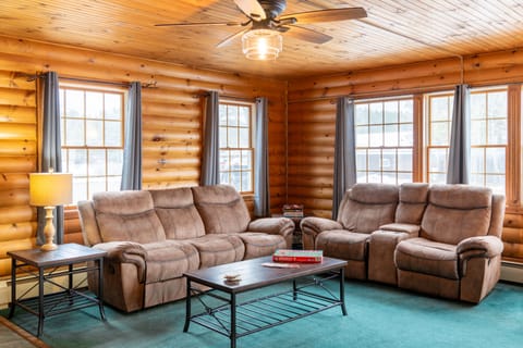 Deluxe House (Lake Flower House) , 3 bedrooms, 2 living rooms | Living room | 55-inch Smart TV with cable channels, TV, Hulu