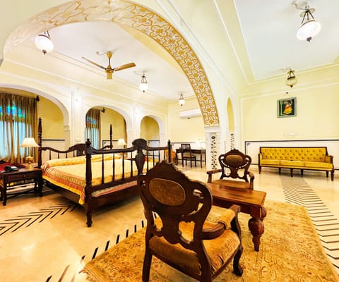 Deluxe Suite | 1 bedroom, premium bedding, desk, blackout drapes
