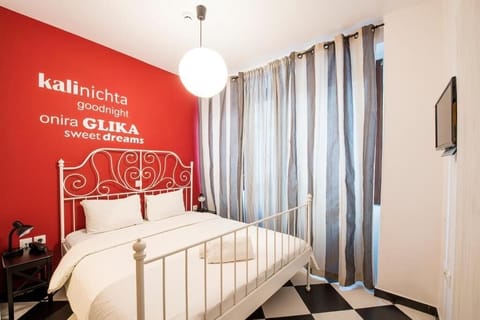 Double Room Ensuite | In-room safe, individually decorated, free WiFi, bed sheets