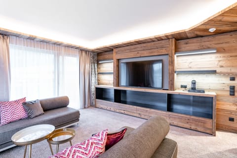 Panoramic Suite | Living area | Flat-screen TV