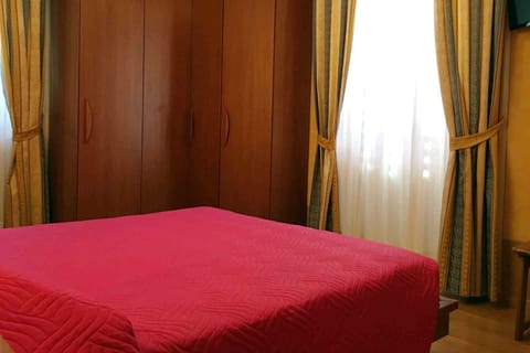 Standard Double Room | Desk, free WiFi