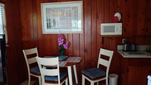 Patio Cottage Dining area