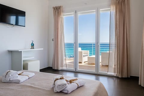 Superior Room, Sea View | Blackout drapes, soundproofing, bed sheets