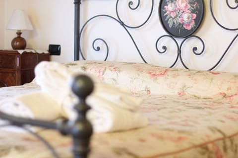 Suite | Individually furnished, desk, free WiFi