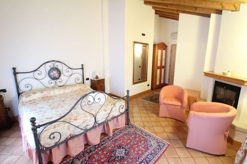 Individually furnished, desk, free WiFi