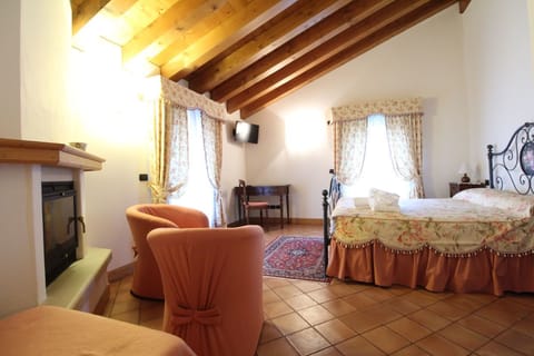 Individually furnished, desk, free WiFi