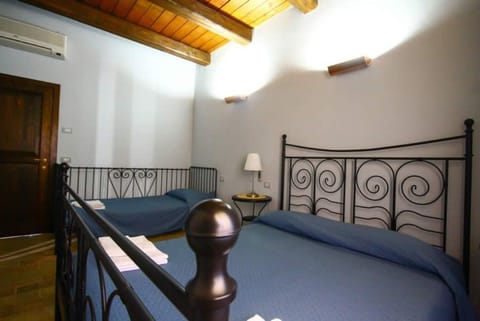 Comfort Apartment (Blu) | 1 bedroom, premium bedding, free WiFi, bed sheets