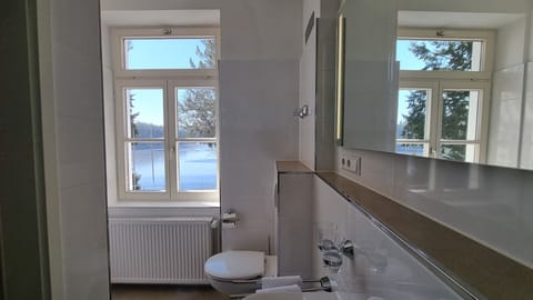 Double Room, Lake View, Annex Building | Bathroom | Free toiletries, bathrobes, slippers, towels