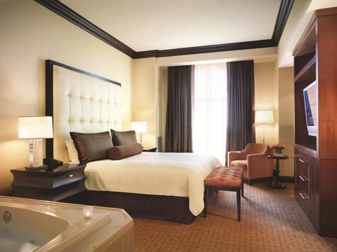 Spa Suite King | Premium bedding, in-room safe, desk, iron/ironing board