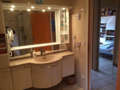 Room | Bathroom | Free toiletries